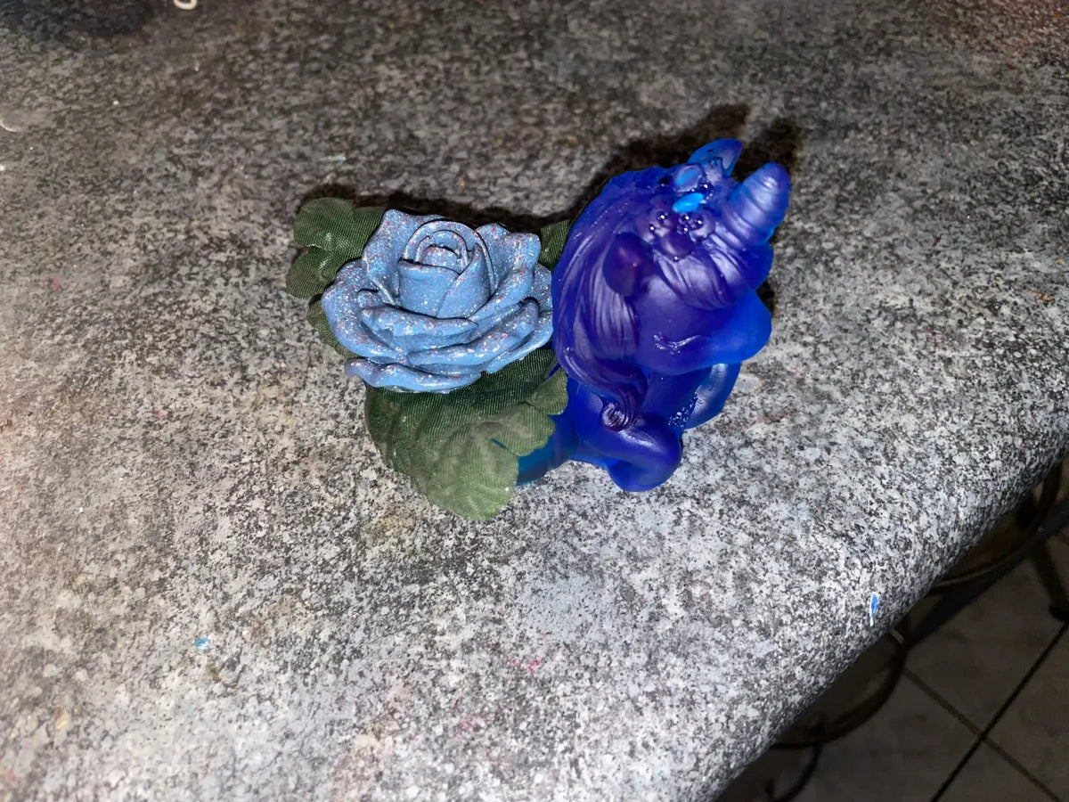 Petite licorne avec fleur