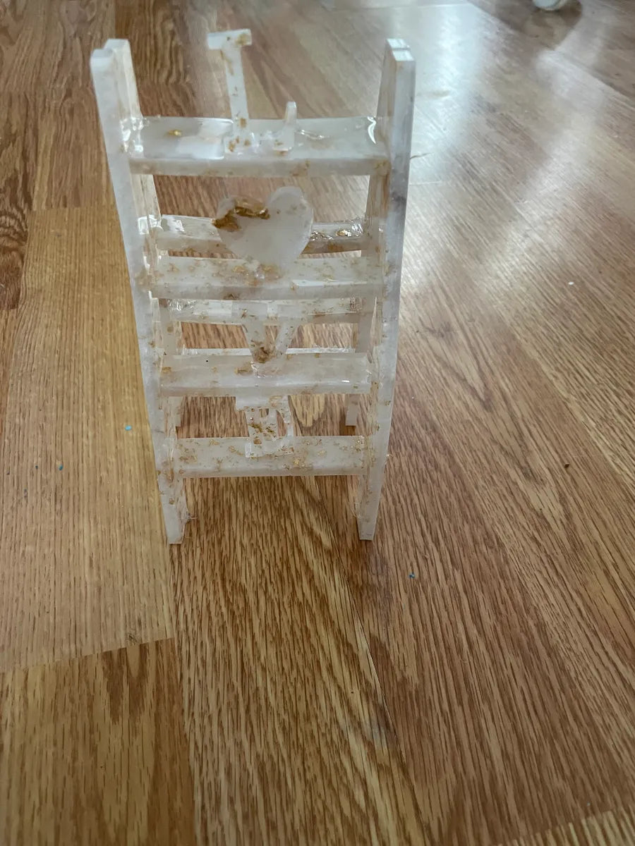 Petite échelle décoratrice avec le mot love