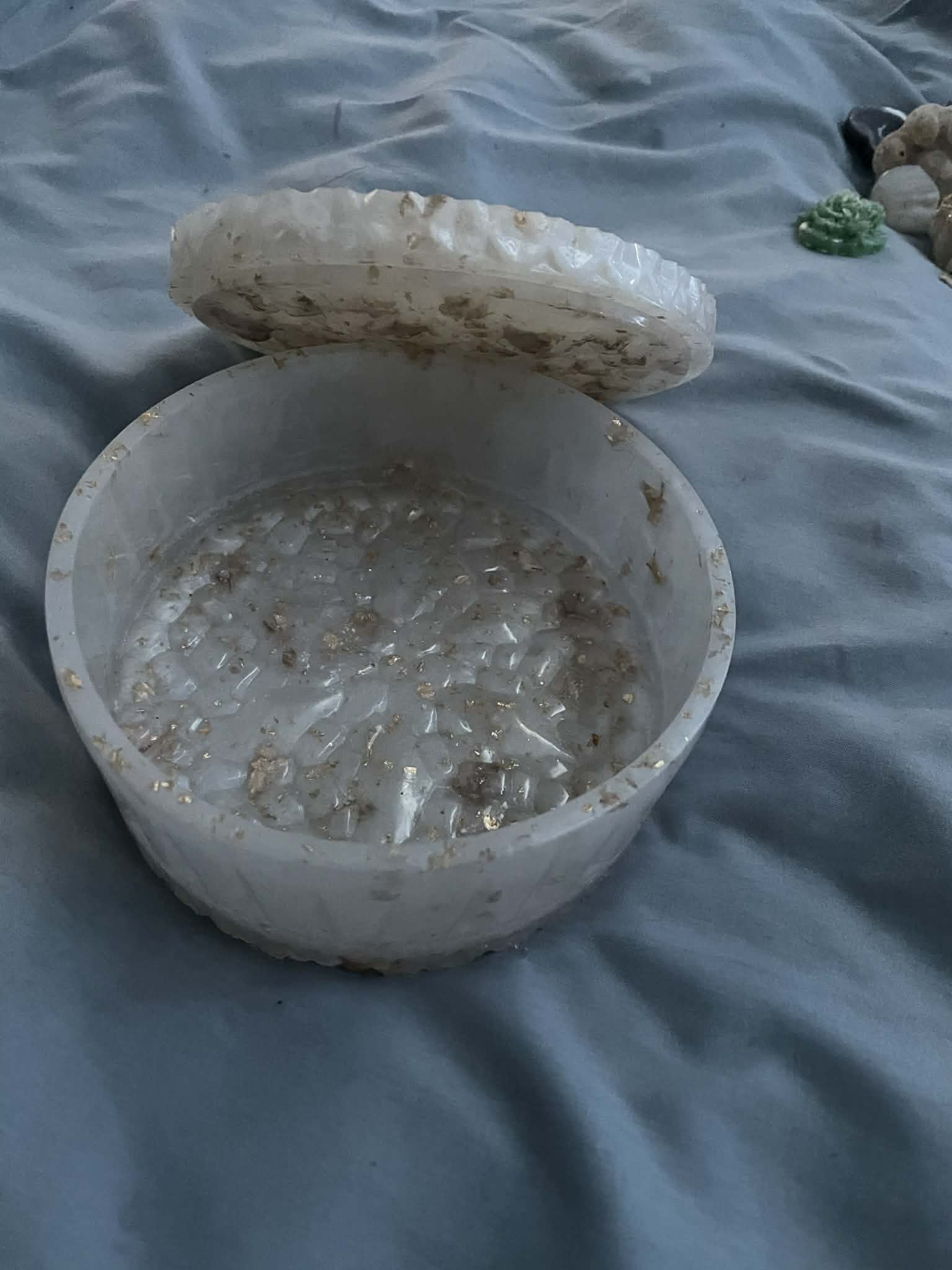 gros pot avec couvercle